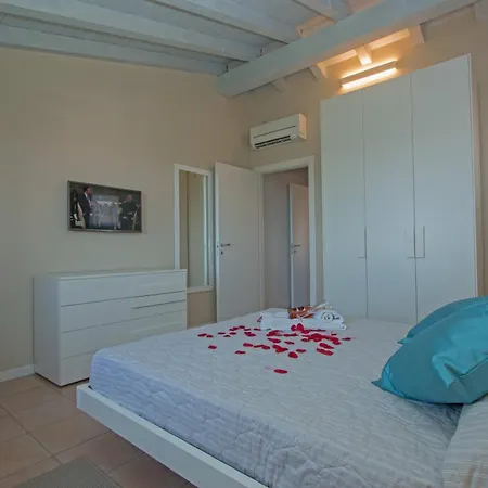 Borgo Stropea By Whale Homes Chalé *