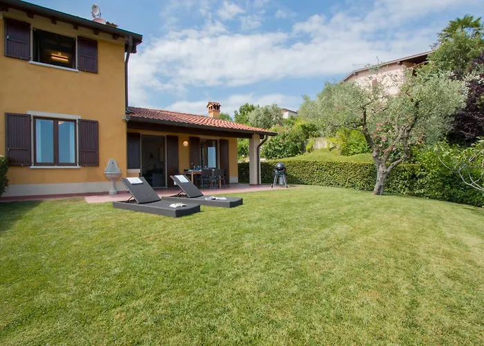 Шале Borgo Stropea By Whale Homes Сойано-дель-Лаго